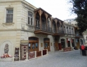 İcarəyə verilir 3 otaqlı 70 m2 köhnə tikili İçəri Şəhər