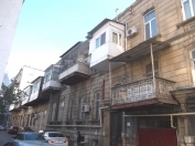 İcarəyə verilir 4 otaqlı 100 m2 köhnə tikili Nizami m.