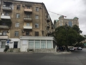 Satılır 3 otaqlı 100 m2 köhnə tikili Yasamal r.