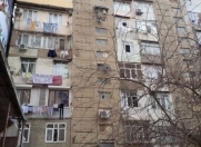 Satılır 4 otaqlı 95 m2 köhnə tikili İnşaatçılar m.
