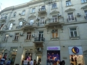 İcarəyə verilir 4 otaqlı 100 m2 köhnə tikili Sahil m.