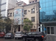 İcarəyə verilir 24 otaqlı 800 m2 obyekt Ayna Sultanova heykəli