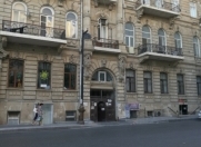 Satılır 3 otaqlı 87 m2 köhnə tikili Axundov bağı