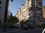 Satılır 2 otaqlı 51 m2 köhnə tikili Ayna Sultanova heykəli