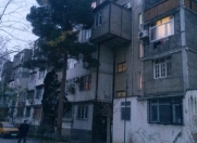 Satılır 3 otaqlı 80 m2 köhnə tikili Elmlər Akademiyası m.