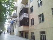 Satılır 3 otaqlı 80 m2 köhnə tikili Rusiya səfirliyi