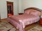 Satılır 9 otaqlı 230 m2 obyekt Sahil m.