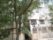 Satılır 3 otaqlı 70 m2 köhnə tikili Yasamal r.