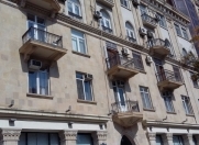 Satılır 3 otaqlı 87 m2 köhnə tikili Rusiya səfirliyi