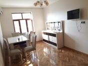 Satılır 2 otaqlı 60 m2 köhnə tikili İnşaatçılar m.