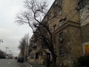 Satılır 3 otaqlı 90 m2 köhnə tikili Tibb Universiteti