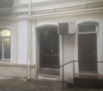 İcarəyə verilir 1 otaqlı 20 m2 köhnə tikili Mərkəzi Univermaq