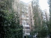 Satılır 3 otaqlı 80 m2 köhnə tikili Ukrayna dairəsi