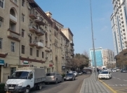 Satılır 3 otaqlı 85 m2 köhnə tikili Yasamal r.