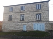Satılır 9 otaqlı 650 m2 həyət evi Qazax
