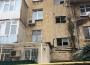 Satılır 2 otaqlı 43 m2 köhnə tikili Elmlər Akademiyası m.