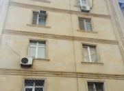 Satılır 3 otaqlı 70 m2 köhnə tikili Yasamal r.