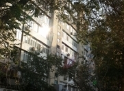 Satılır 1 otaqlı 37 m2 köhnə tikili Ayna Sultanova heykəli