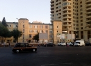 Satılır 5 otaqlı 300 m2 köhnə tikili 28 May m.