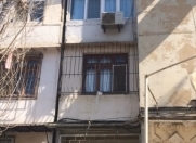 Satılır 2 otaqlı 60 m2 köhnə tikili Neapol dairəsi
