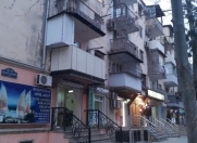 Satılır 2 otaqlı 43 m2 köhnə tikili Elmlər Akademiyası m.