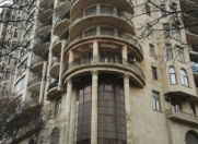 Satılır 3 otaqlı 115 m2 yeni tikili Axundov bağı