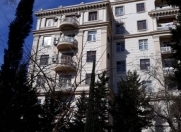 Satılır 4 otaqlı 115 m2 köhnə tikili Axundov bağı