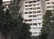 Satılır 5 otaqlı 120 m2 köhnə tikili Babək Plaza