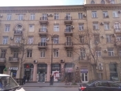 Satılır 3 otaqlı 70 m2 köhnə tikili Yasamal r.
