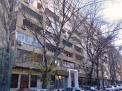 Satılır 3 otaqlı 72 m2 köhnə tikili Yasamal r.