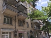 Satılır 2 otaqlı 60 m2 köhnə tikili Yasamal r.