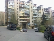 Satılır 4 otaqlı 110 m2 köhnə tikili Zərifə Əliyeva adına park