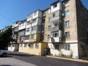 Satılır 1 otaqlı 40 m2 köhnə tikili İnşaatçılar m.