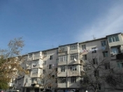 Satılır 2 otaqlı 48 m2 köhnə tikili İnşaatçılar m.