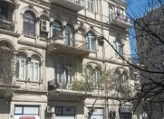 İcarəyə verilir 3 otaqlı 90 m2 köhnə tikili Sahil m.