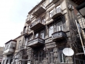 Satılır 4 otaqlı 100 m2 köhnə tikili Yasamal r.