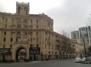 İcarəyə verilir 2 otaqlı 74 m2 köhnə tikili Səməd Vurğun parkı