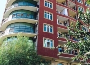 İcarəyə verilir 3 otaqlı 140 m2 yeni tikili 28 May m.