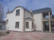 Satılır 4 otaqlı 200 m2 bağ evi Ayna Sultanova heykəli