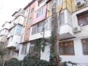 Satılır 1 otaqlı 40 m2 köhnə tikili İnşaatçılar m.