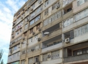 Satılır 4 otaqlı 100 m2 köhnə tikili İnşaatçılar m.