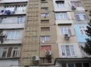 Satılır 3 otaqlı 70 m2 köhnə tikili İnşaatçılar m.