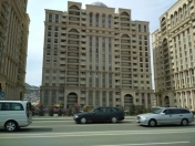 İcarəyə verilir 5 otaqlı 200 m2 yeni tikili Bayıl