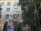 Satılır 2 otaqlı 60 m2 köhnə tikili Yasamal r.