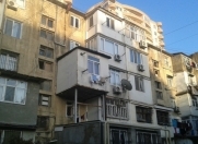 Satılır 2 otaqlı 60 m2 köhnə tikili Bakı Dövlət Universiteti