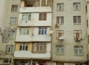 Satılır 5 otaqlı 120 m2 köhnə tikili Sərhədçi İdman kompleksi
