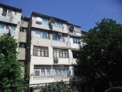 Satılır 3 otaqlı 70 m2 köhnə tikili İnşaatçılar m.