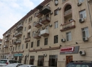 Satılır 2 otaqlı 45 m2 köhnə tikili Tibb Universiteti