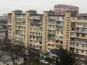 Satılır 3 otaqlı 76 m2 köhnə tikili Neapol dairəsi