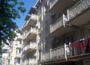 Satılır 4 otaqlı 90 m2 köhnə tikili Dostluq kinoteatrı